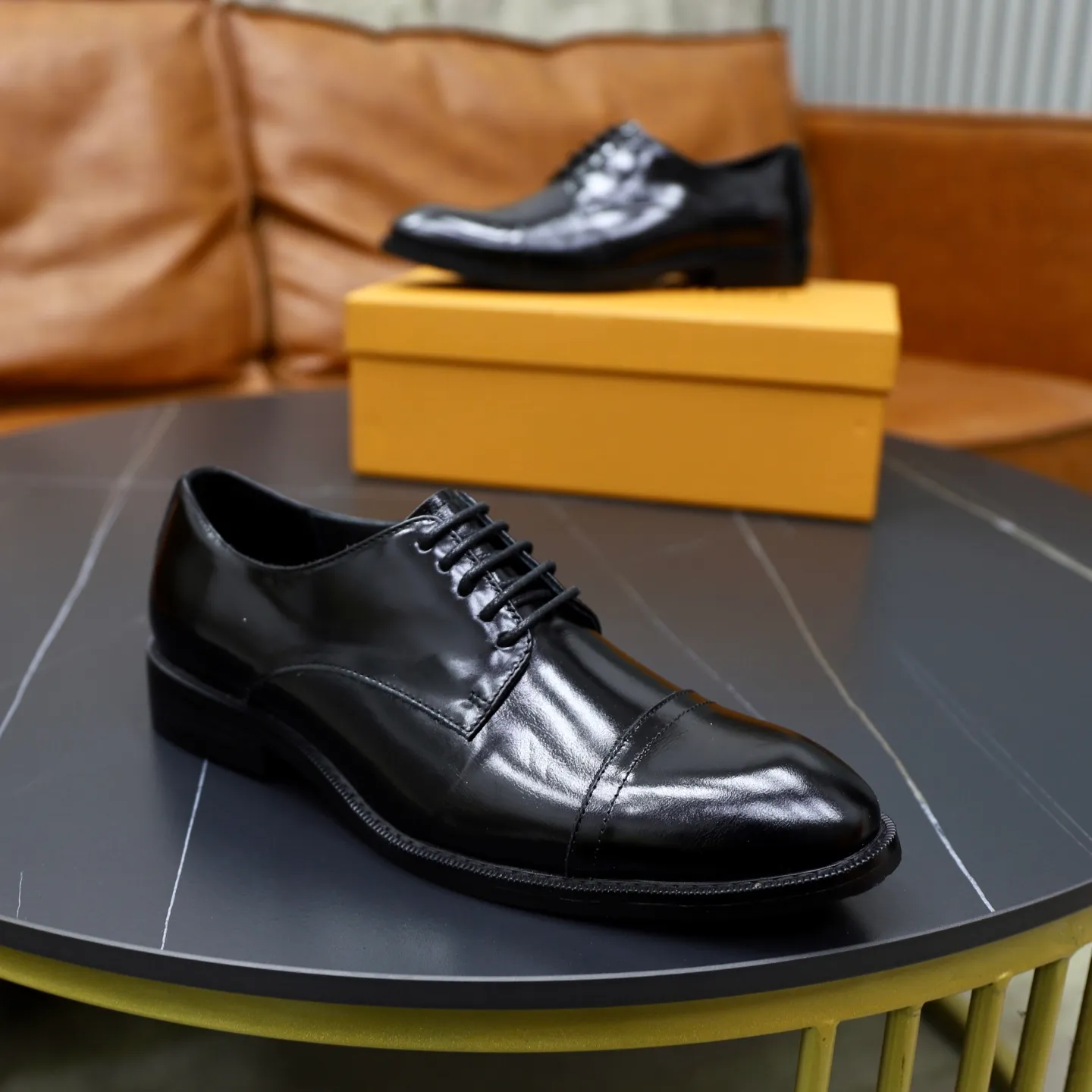 Ex-factory price: 500💰🙅‍♂️🙅‍♂️🙅‍♂️ Brand: LV Louis Vuitton Standard code: Men's size 38-44 (45 can be customized) Grade: Same style as the official website Original order quality Material: Original cowhide surface Comfortable cowhide lining Original outsole Style category: Men's fashionable casual leather shoes Distinguished big-name luxury elements Top luxury Color: actual picture color